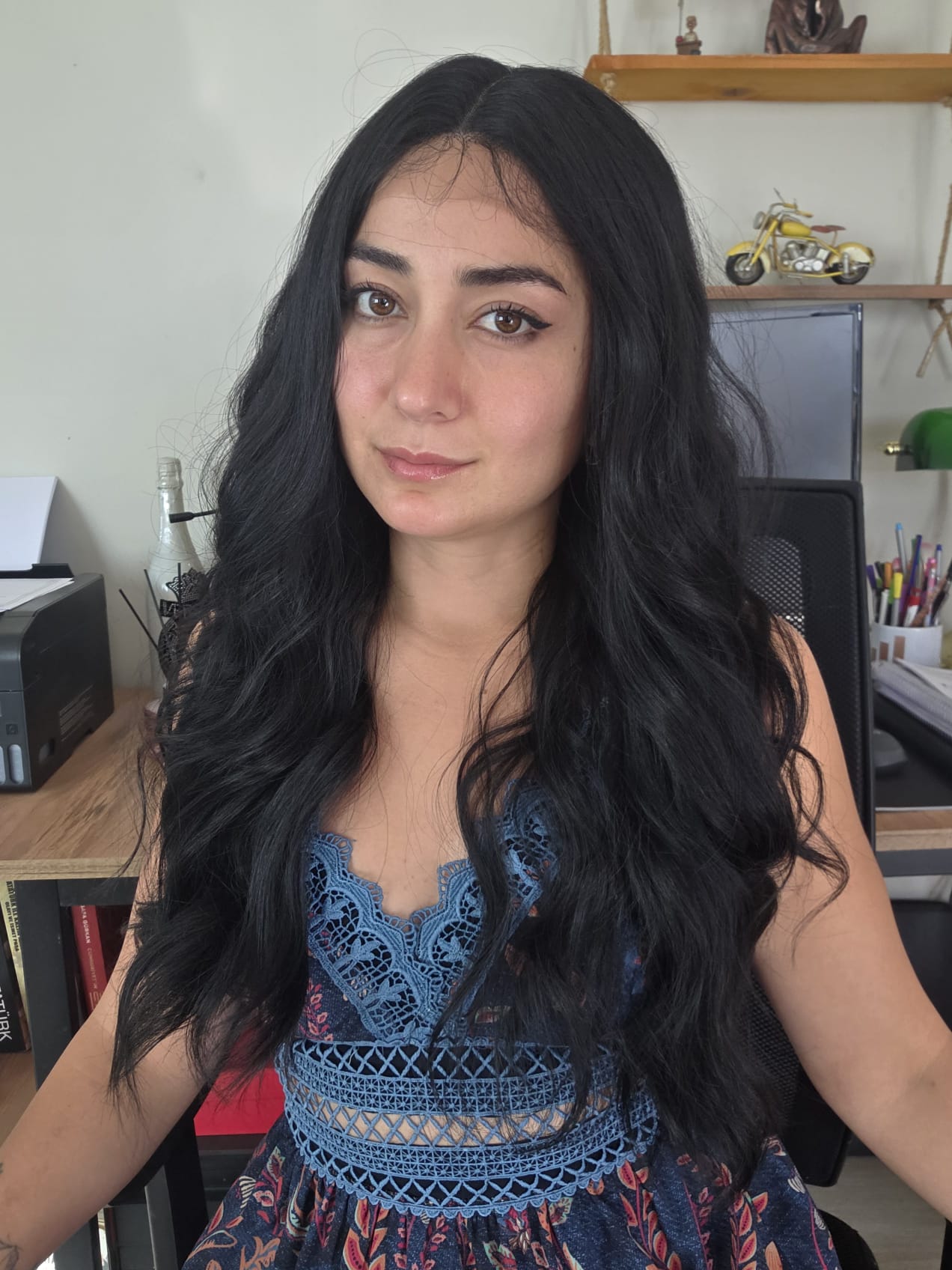 DALGALI SENTETİK TÜL PERUK 21 NO
