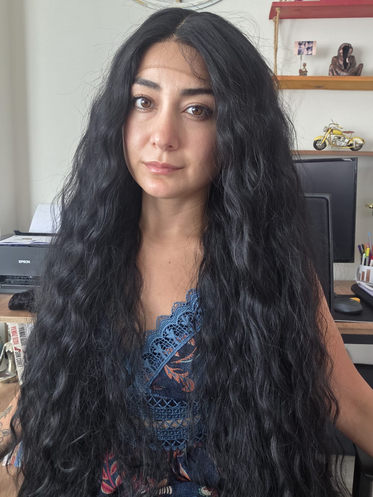 UZUN GERÇEK SAÇ DOKUSUNDA SENTETİK TÜL PERUK 24 NO