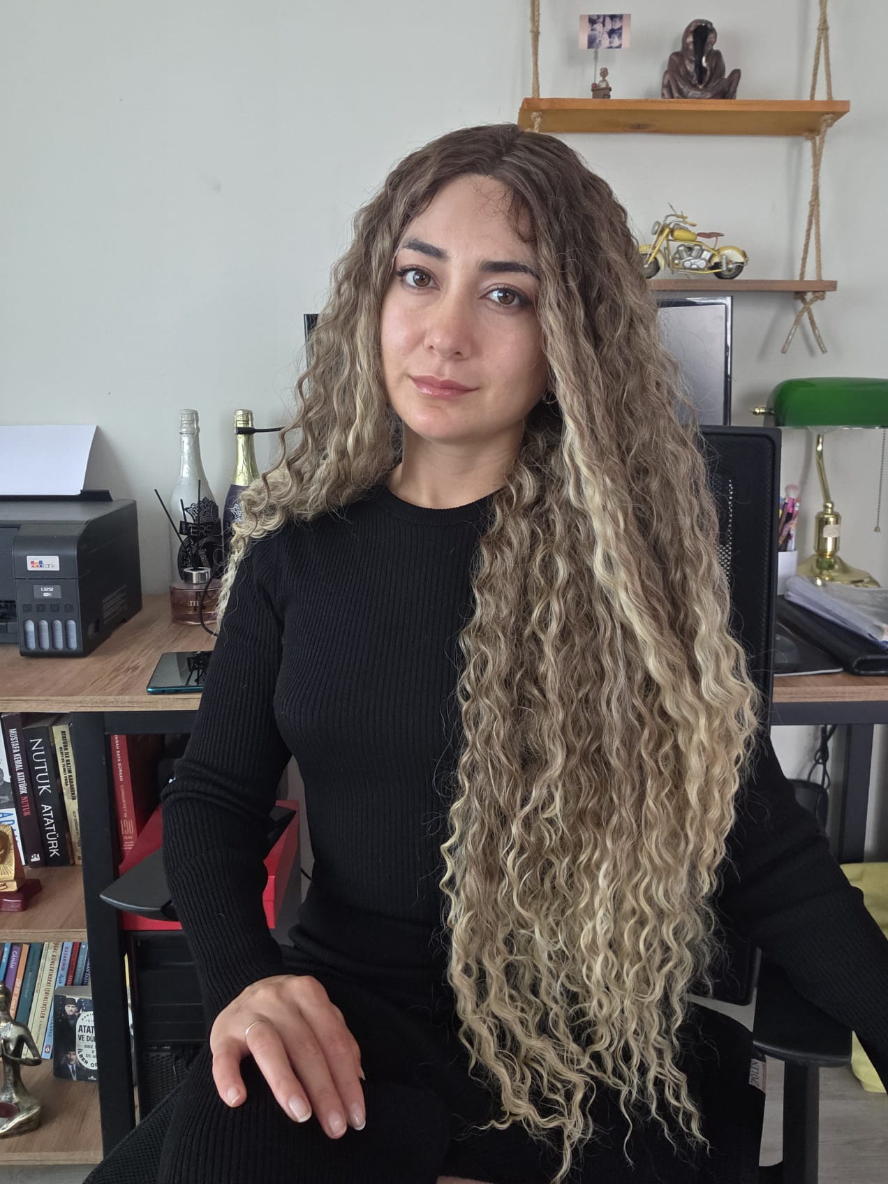 UZUN SENTETİK TÜL PERUK FARKLI RENK GEÇİŞLERİ 34 NO