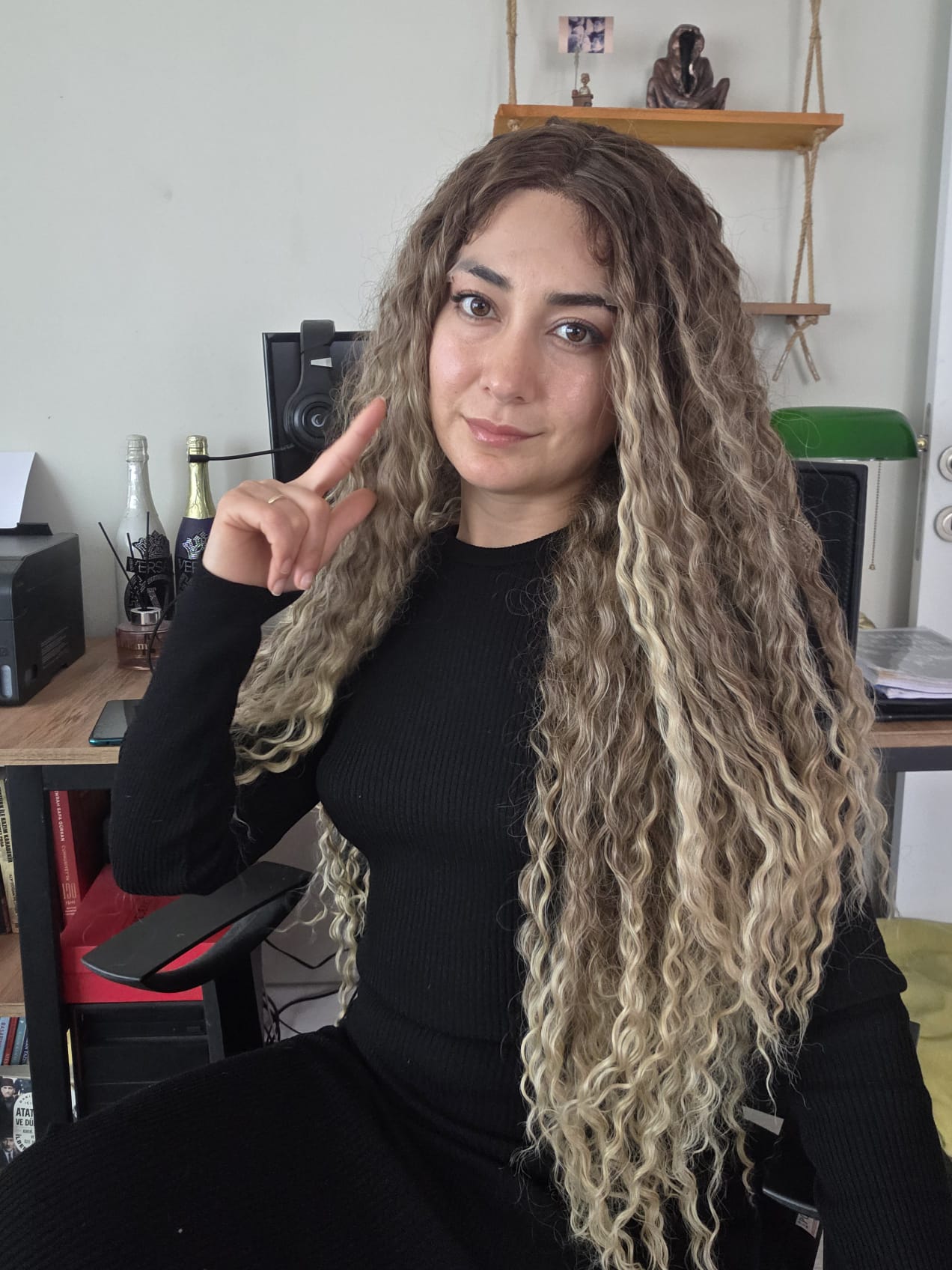 UZUN SENTETİK TÜL PERUK FARKLI RENK GEÇİŞLERİ 34 NO