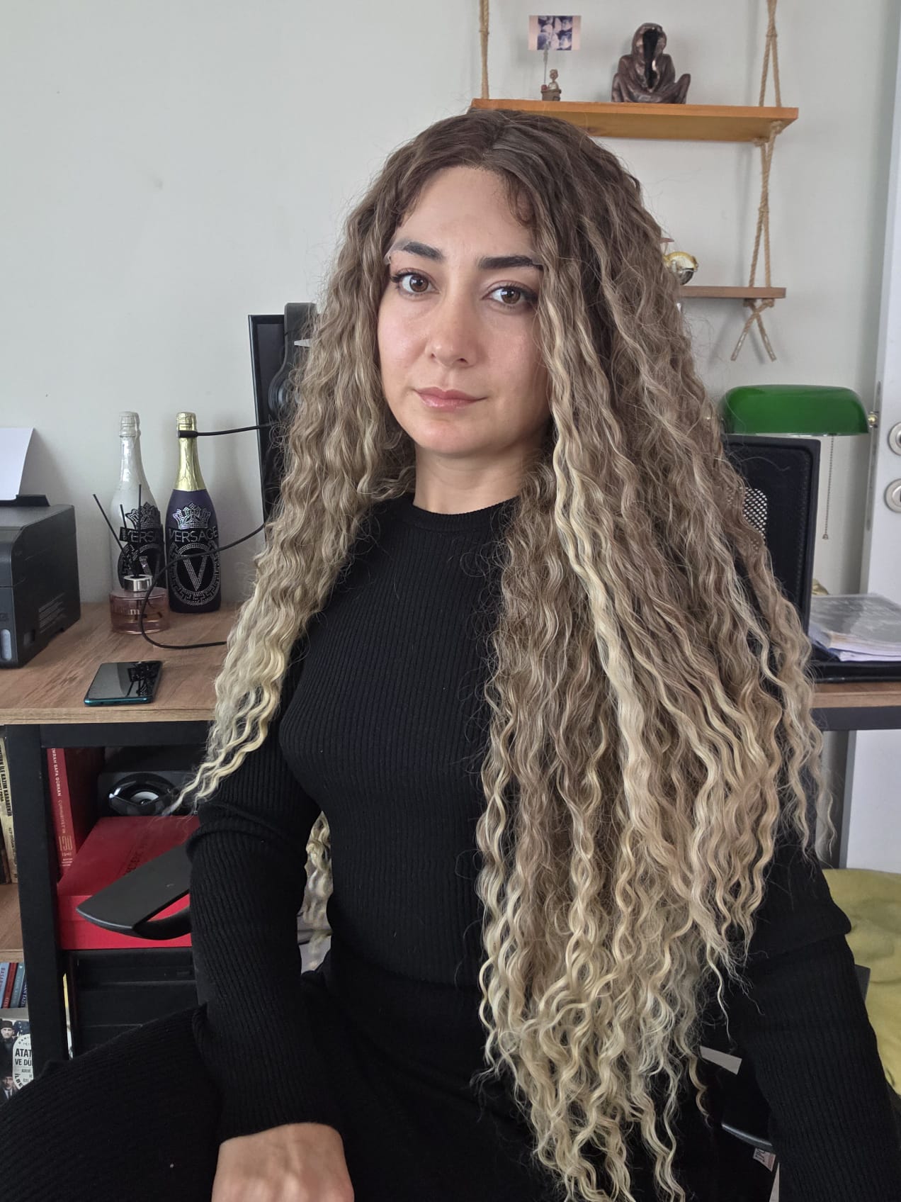 UZUN SENTETİK TÜL PERUK FARKLI RENK GEÇİŞLERİ 34 NO