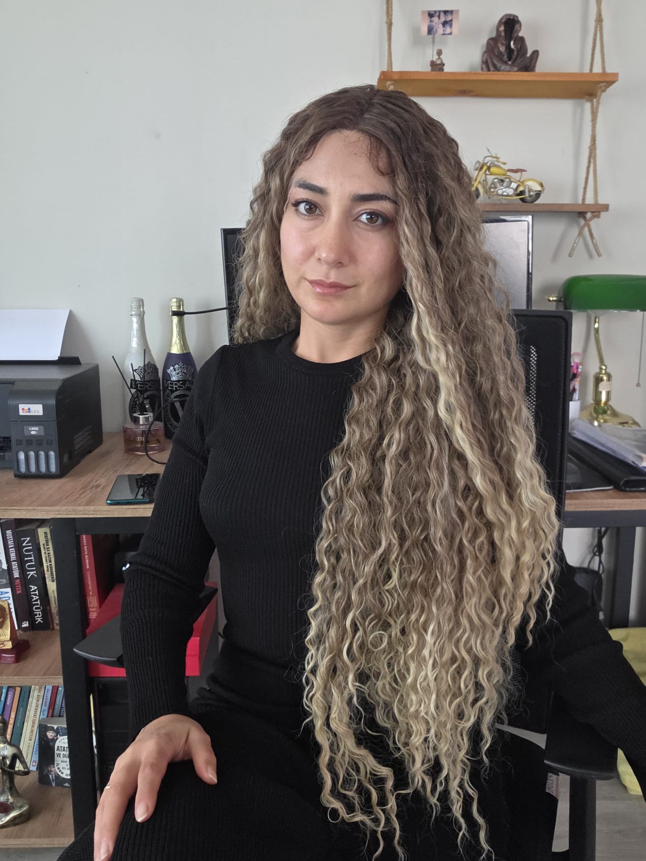 UZUN SENTETİK TÜL PERUK FARKLI RENK GEÇİŞLERİ 34 NO