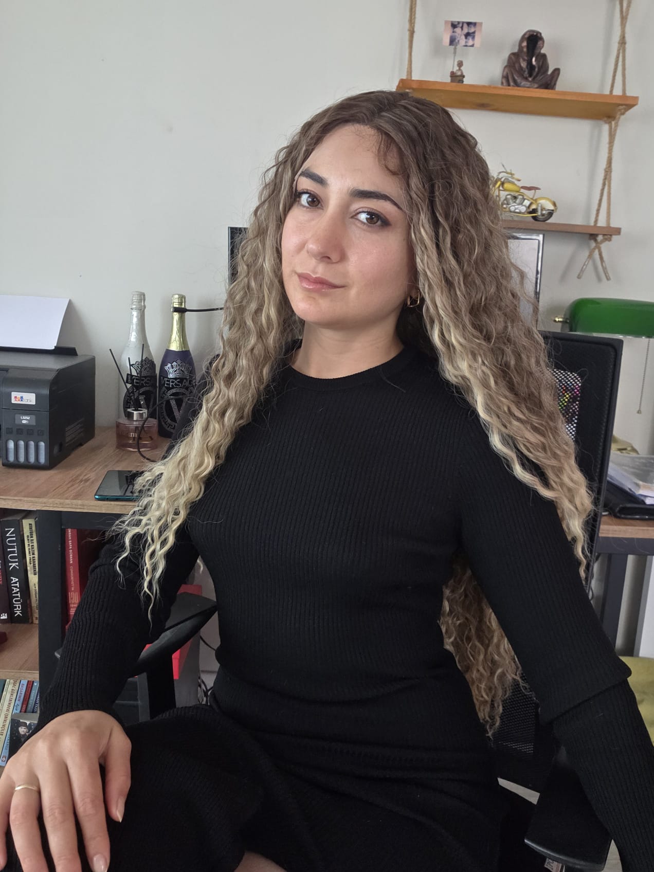UZUN SENTETİK TÜL PERUK FARKLI RENK GEÇİŞLERİ 34 NO